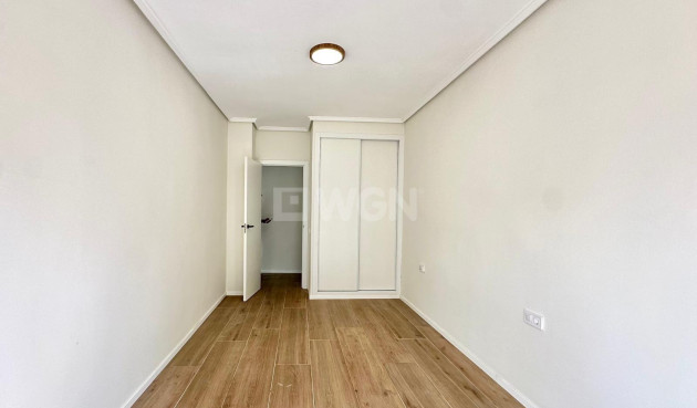 Odsprzedaż - Mieszkanie w bloku - Torrevieja - Centro