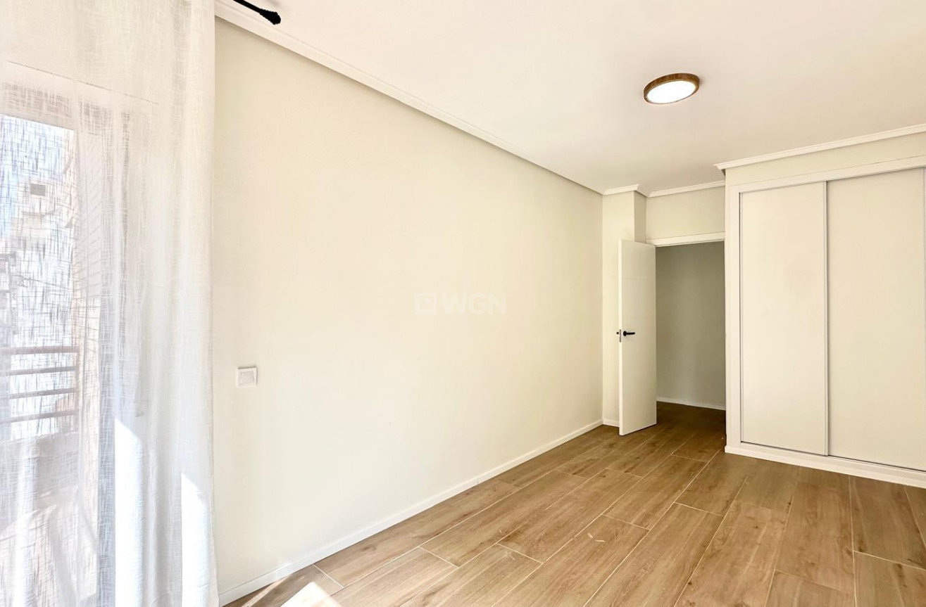 Odsprzedaż - Mieszkanie w bloku - Torrevieja - Centro