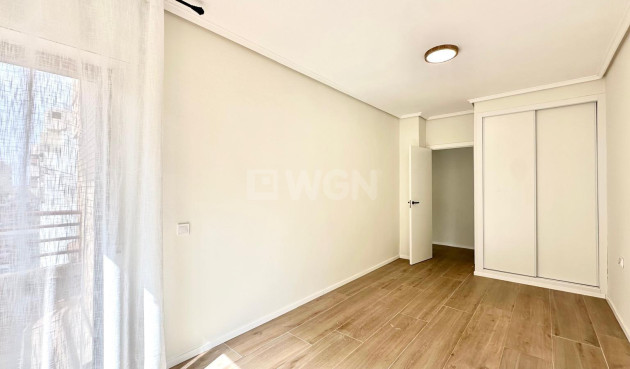 Odsprzedaż - Mieszkanie w bloku - Torrevieja - Centro