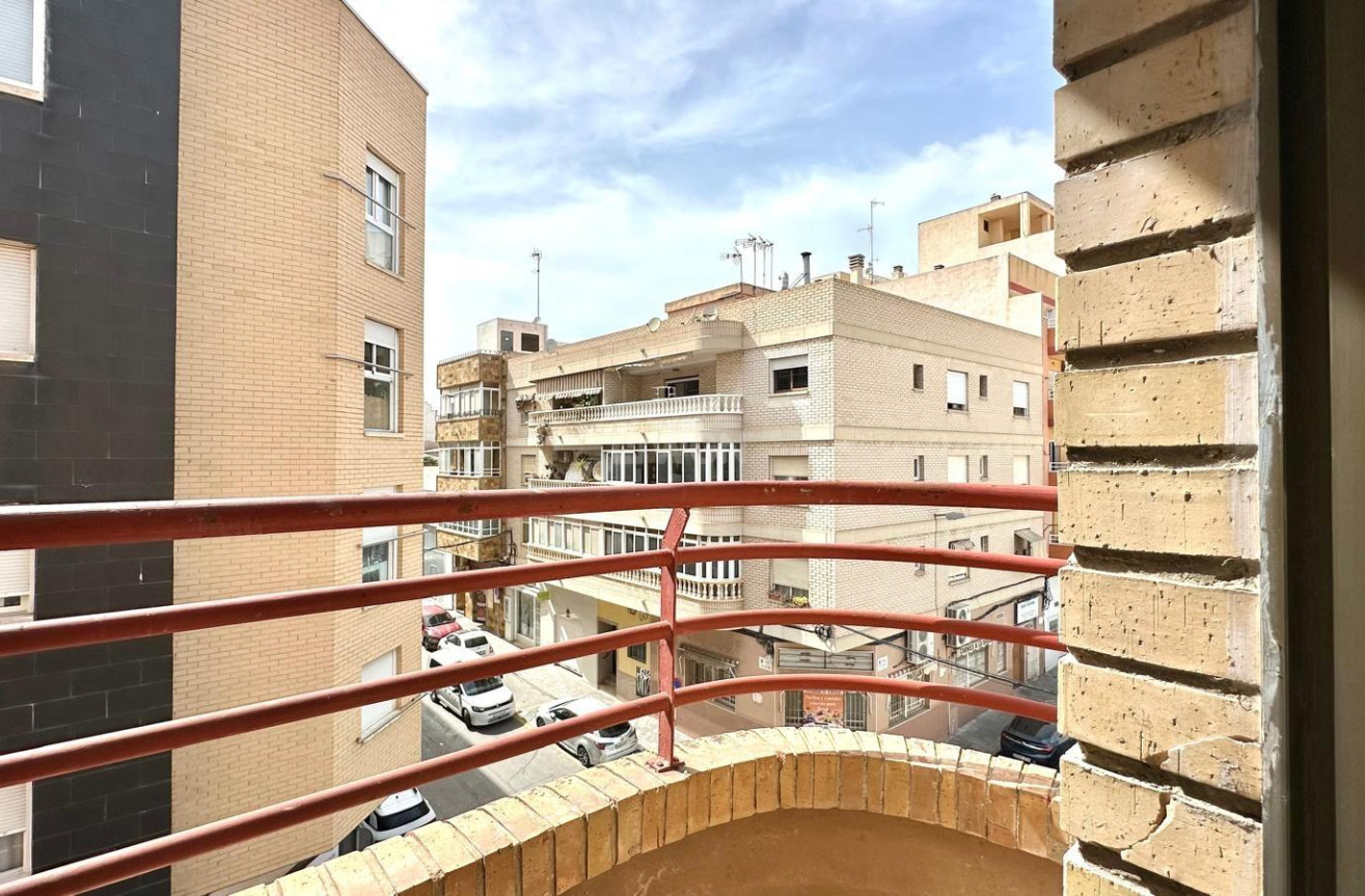 Odsprzedaż - Mieszkanie w bloku - Torrevieja - Centro