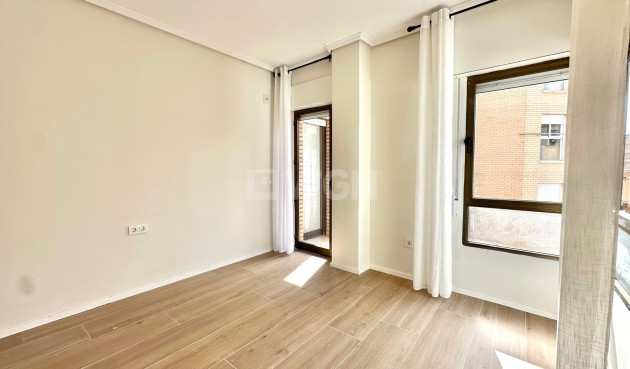 Odsprzedaż - Mieszkanie w bloku - Torrevieja - Centro