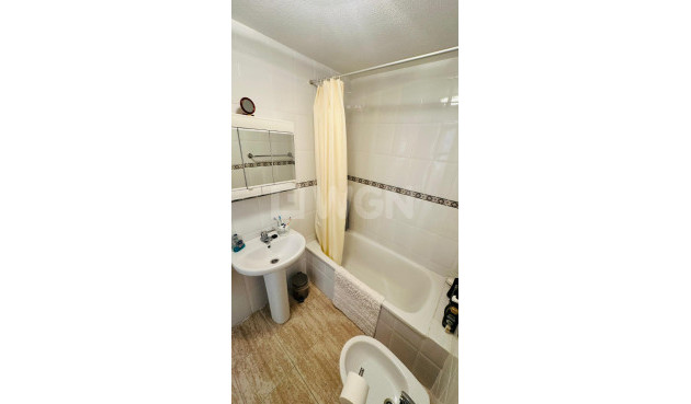 Odsprzedaż - Mieszkanie w bloku - Torrevieja - Costa Blanca