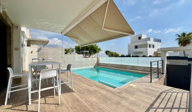 Odsprzedaż - Villa - San Miguel de Salinas - Bellavista