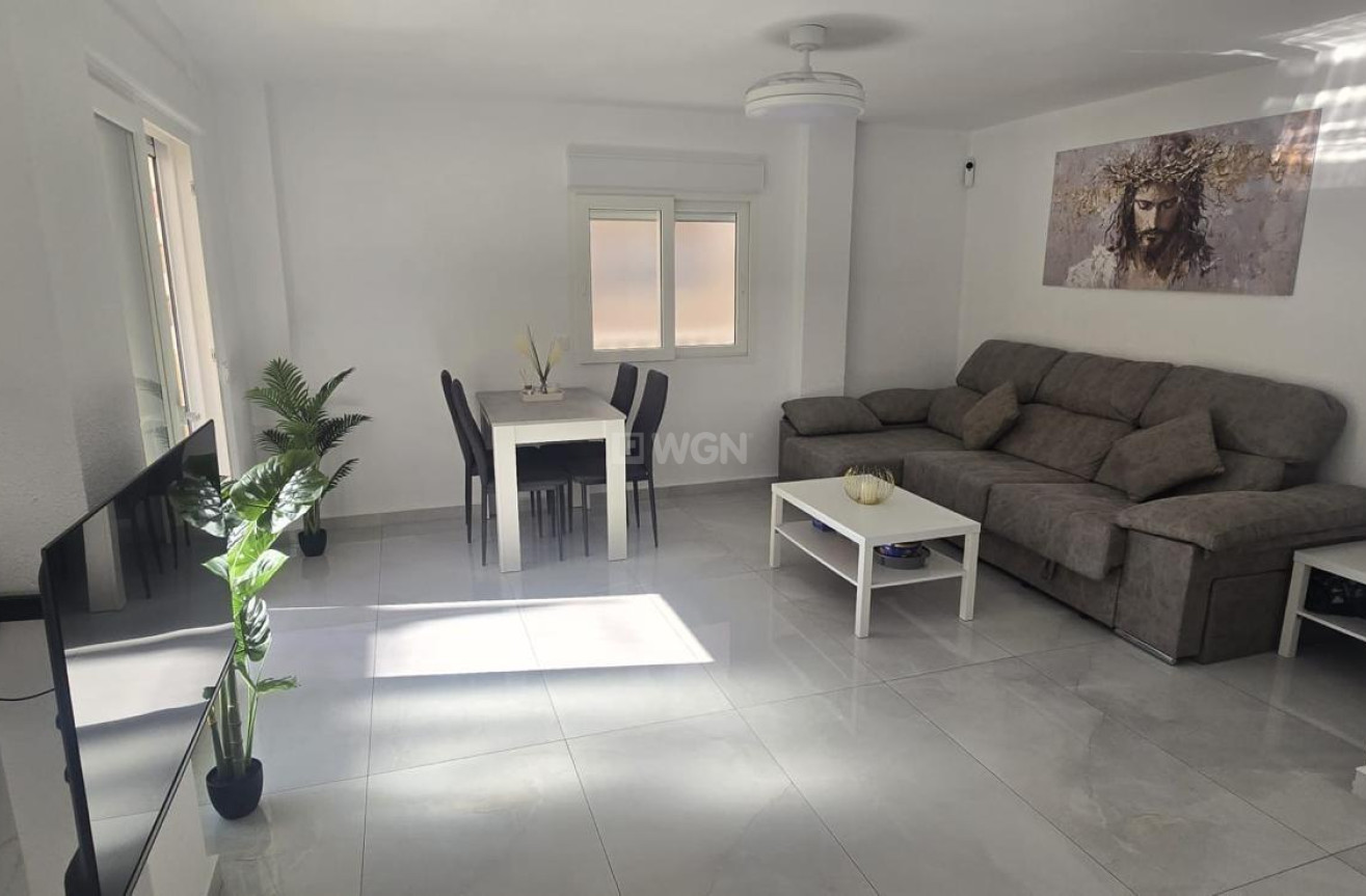 Odsprzedaż - Mieszkanie w bloku - Torrevieja - Acequion