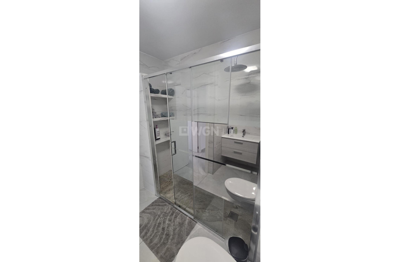 Odsprzedaż - Mieszkanie w bloku - Torrevieja - Acequion