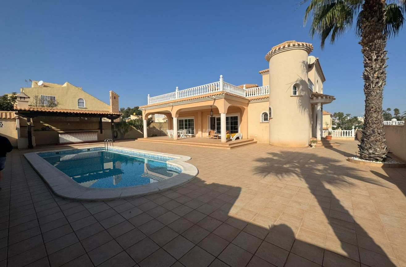 Odsprzedaż - Villa - Orihuela Costa - Playa Flamenca