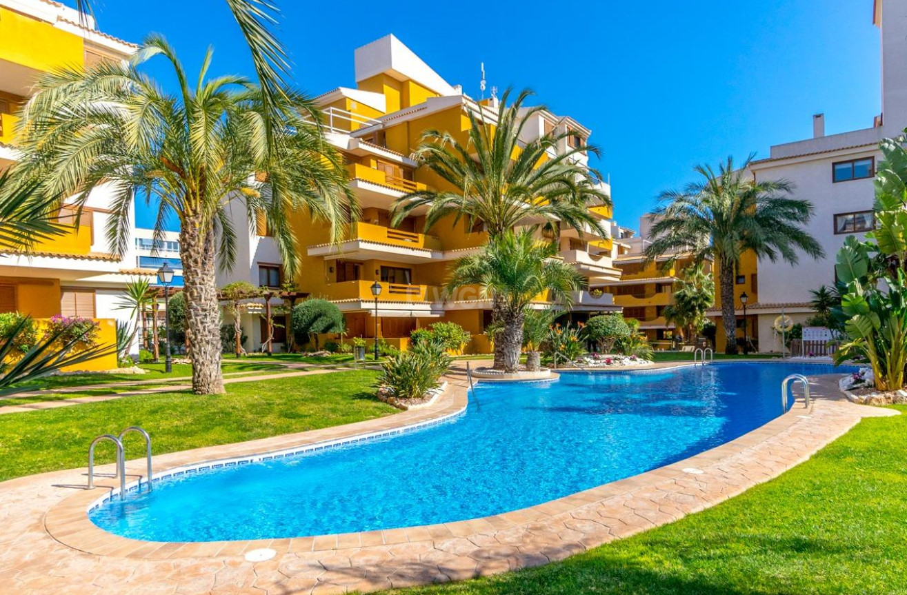 Odsprzedaż - Mieszkanie w bloku - Torrevieja - Punta Prima