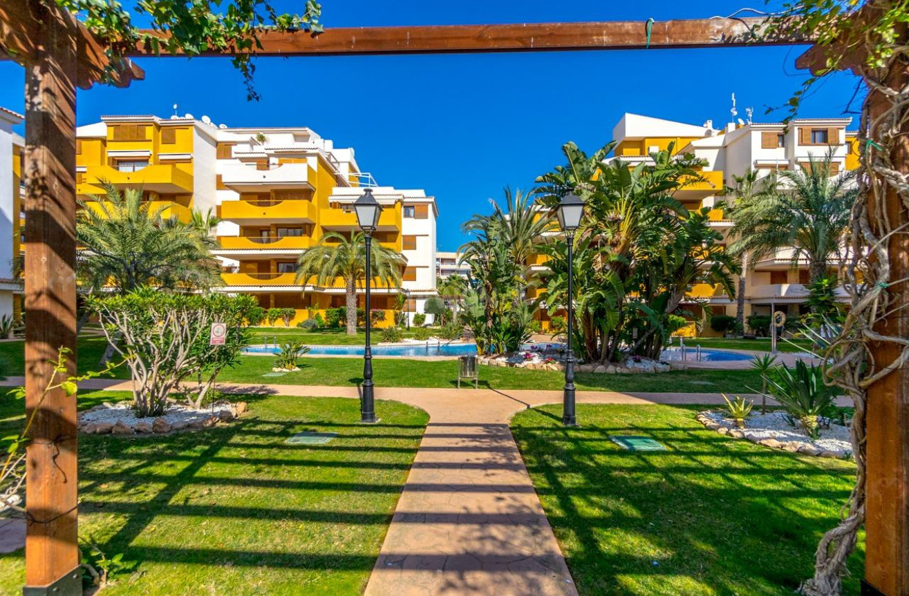 Odsprzedaż - Mieszkanie w bloku - Torrevieja - Punta Prima