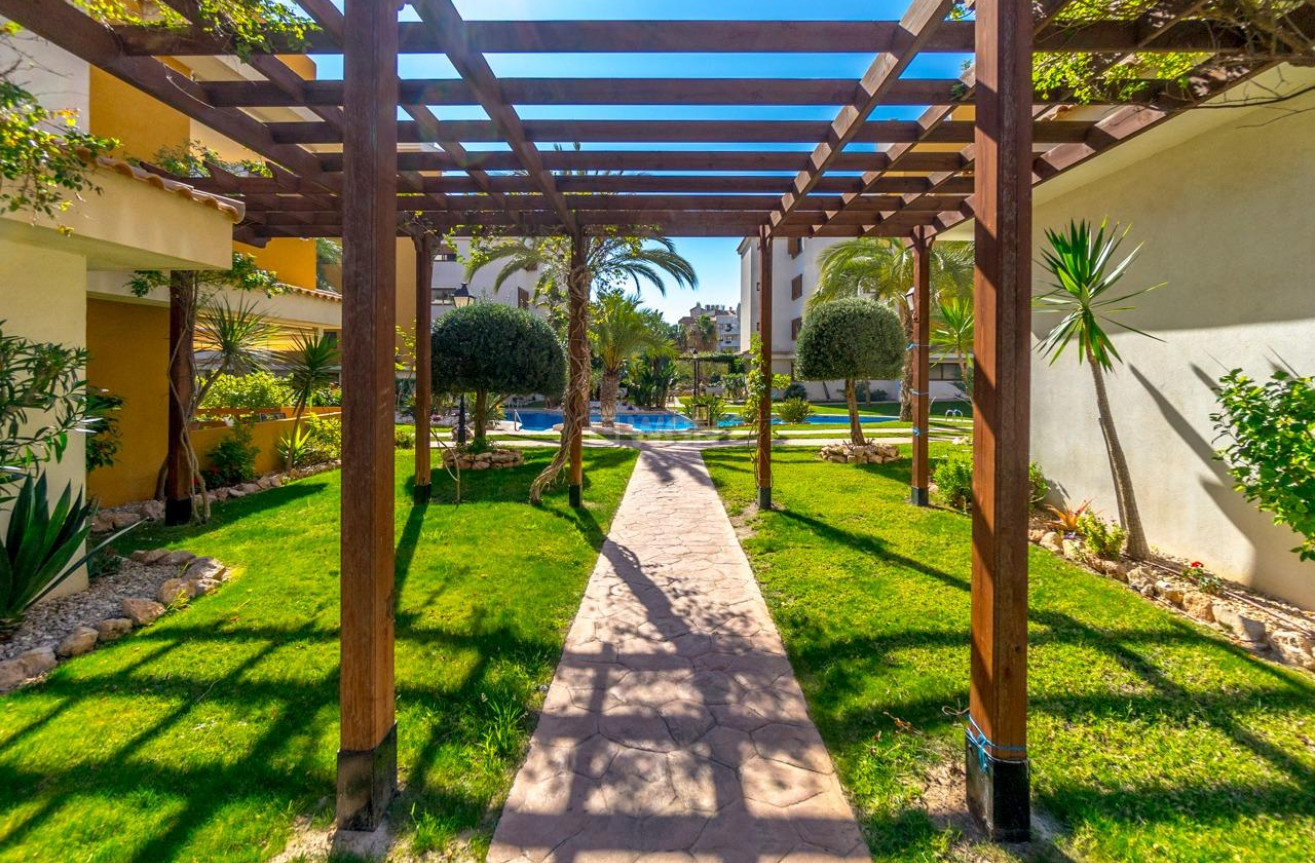 Odsprzedaż - Mieszkanie w bloku - Torrevieja - Punta Prima