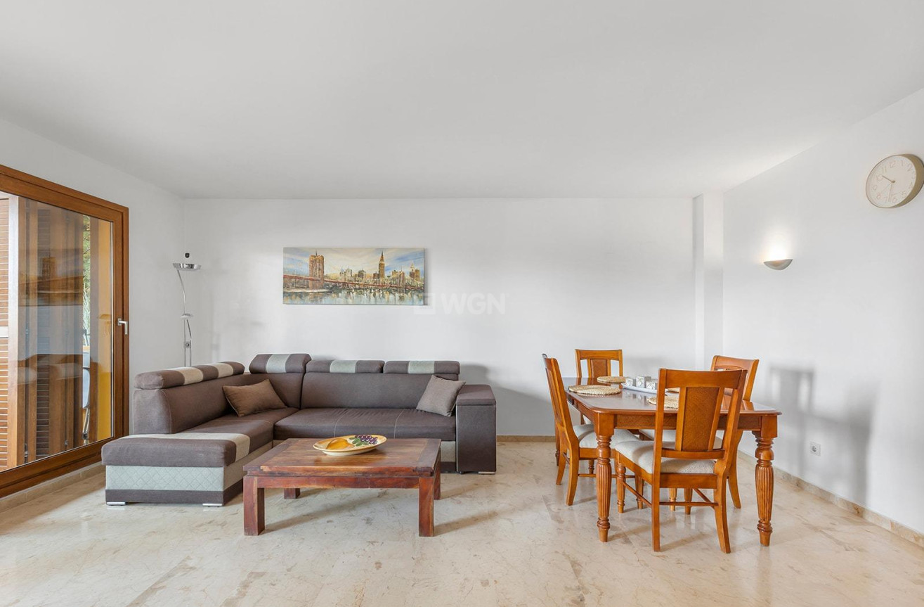 Odsprzedaż - Mieszkanie w bloku - Torrevieja - Punta Prima