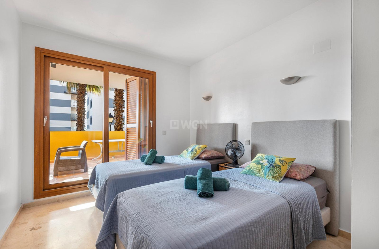 Odsprzedaż - Mieszkanie w bloku - Torrevieja - Punta Prima