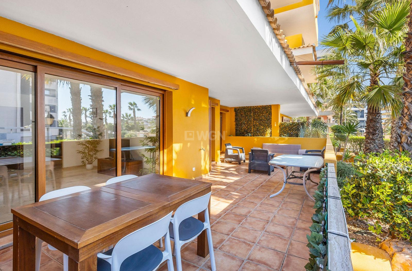 Odsprzedaż - Mieszkanie w bloku - Torrevieja - Punta Prima