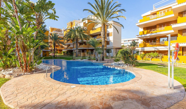 Odsprzedaż - Mieszkanie w bloku - Torrevieja - Punta Prima