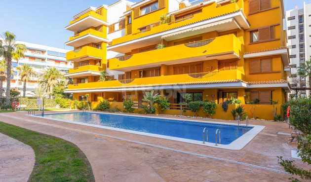 Odsprzedaż - Mieszkanie w bloku - Torrevieja - Punta Prima