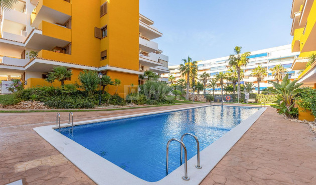 Odsprzedaż - Mieszkanie w bloku - Torrevieja - Punta Prima