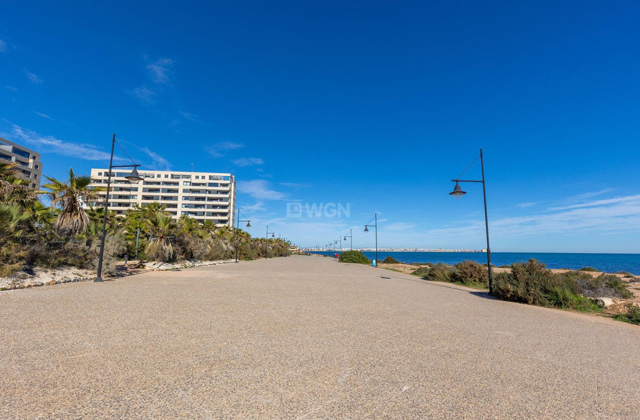Odsprzedaż - Mieszkanie w bloku - Torrevieja - Punta Prima