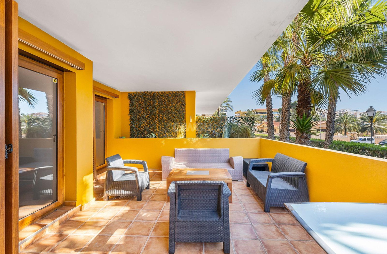 Odsprzedaż - Mieszkanie w bloku - Torrevieja - Punta Prima