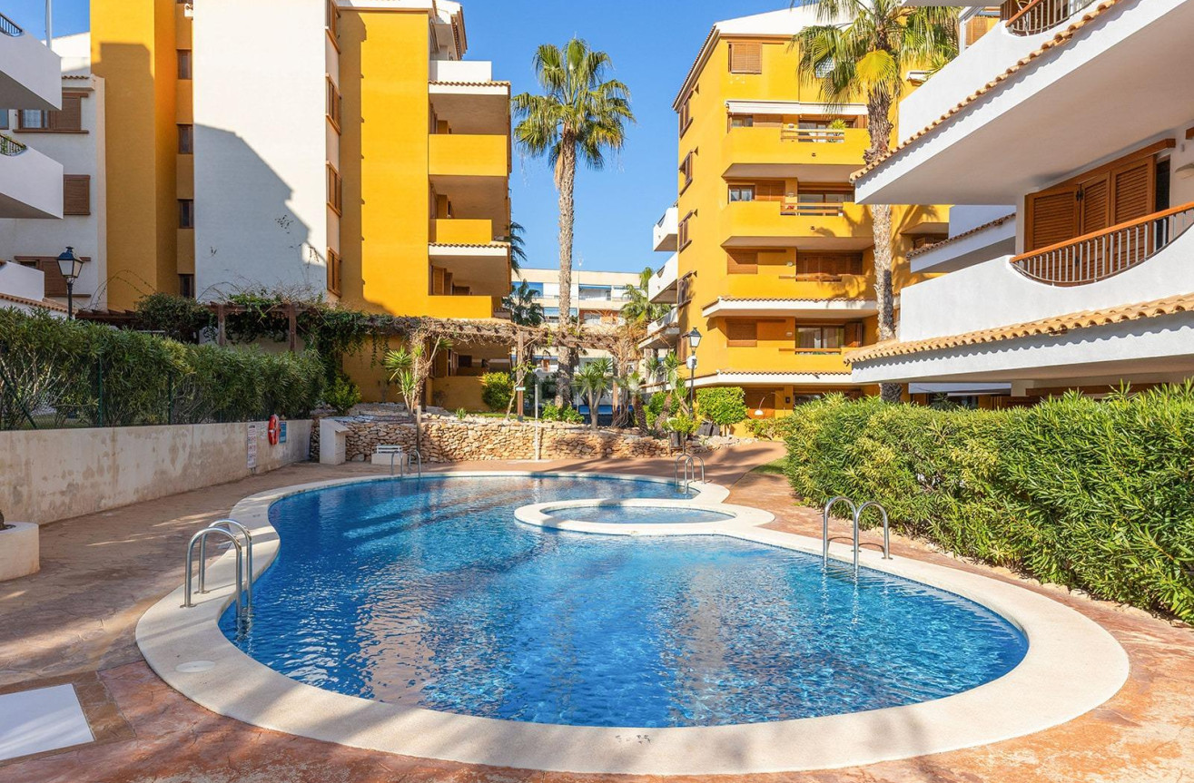 Odsprzedaż - Mieszkanie w bloku - Torrevieja - Punta Prima