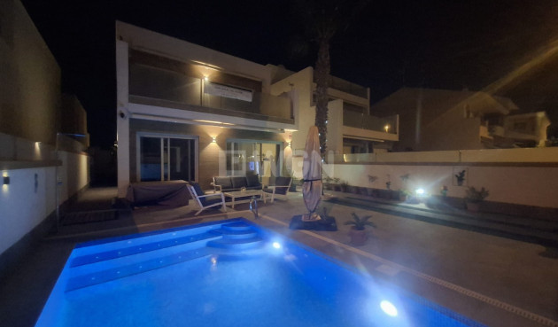Odsprzedaż - Villa - Pilar de la Horadada - Costa Blanca