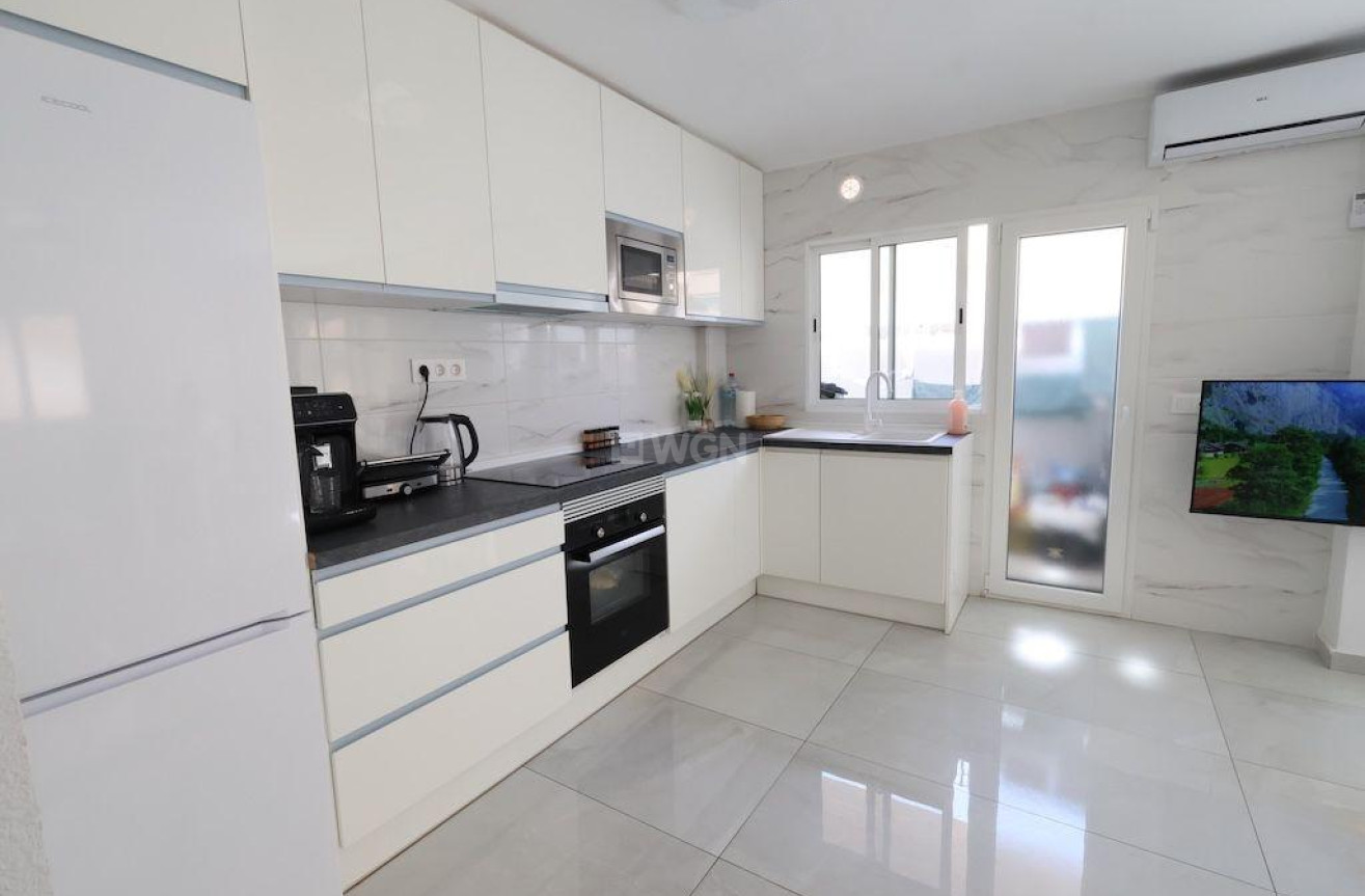 Odsprzedaż - Mieszkanie w bloku - Torrevieja - Costa Blanca
