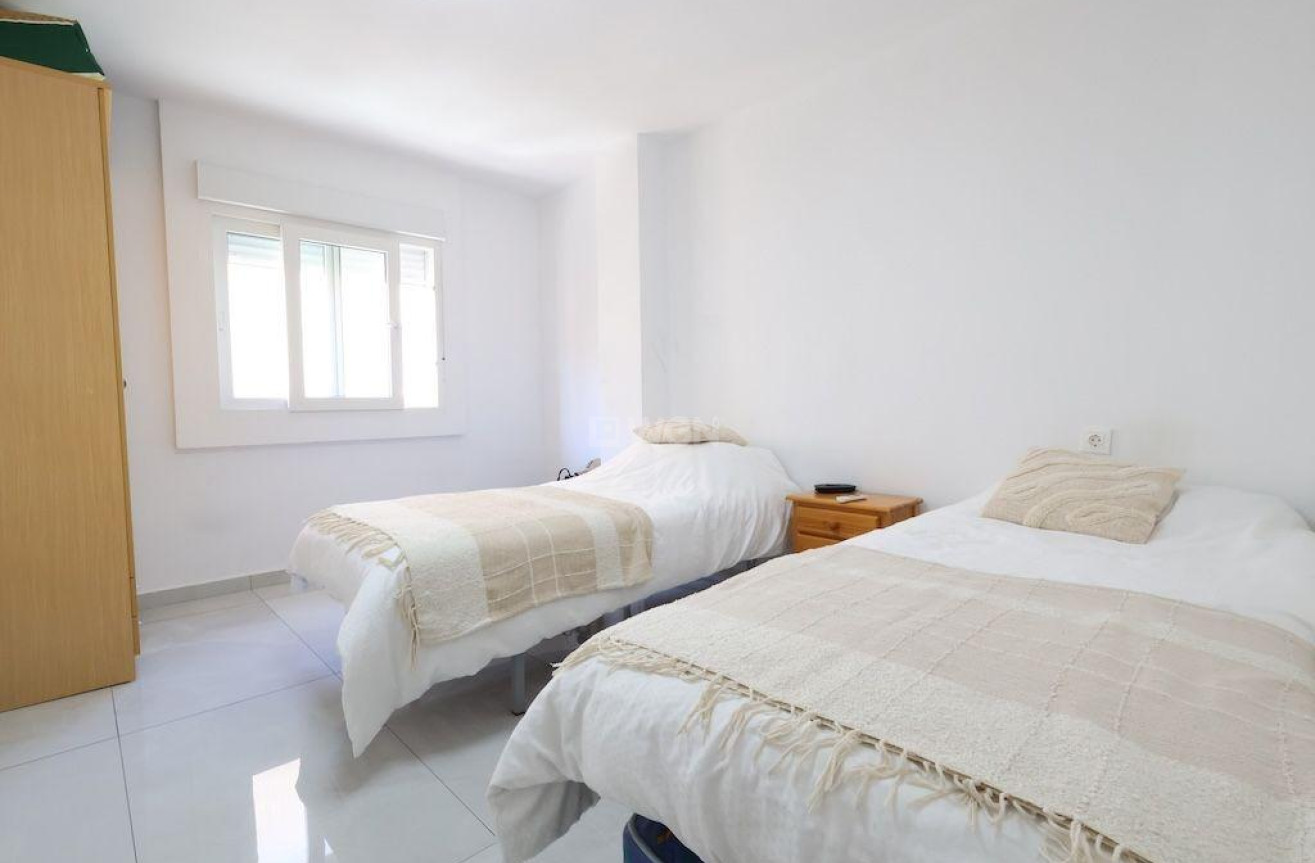 Odsprzedaż - Mieszkanie w bloku - Torrevieja - Costa Blanca