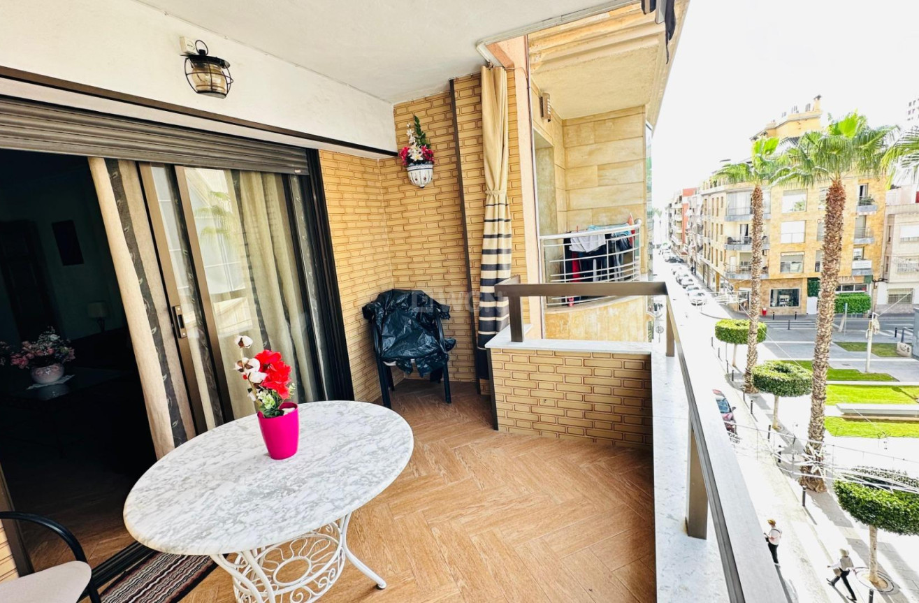 Odsprzedaż - Mieszkanie w bloku - Torrevieja - Centro