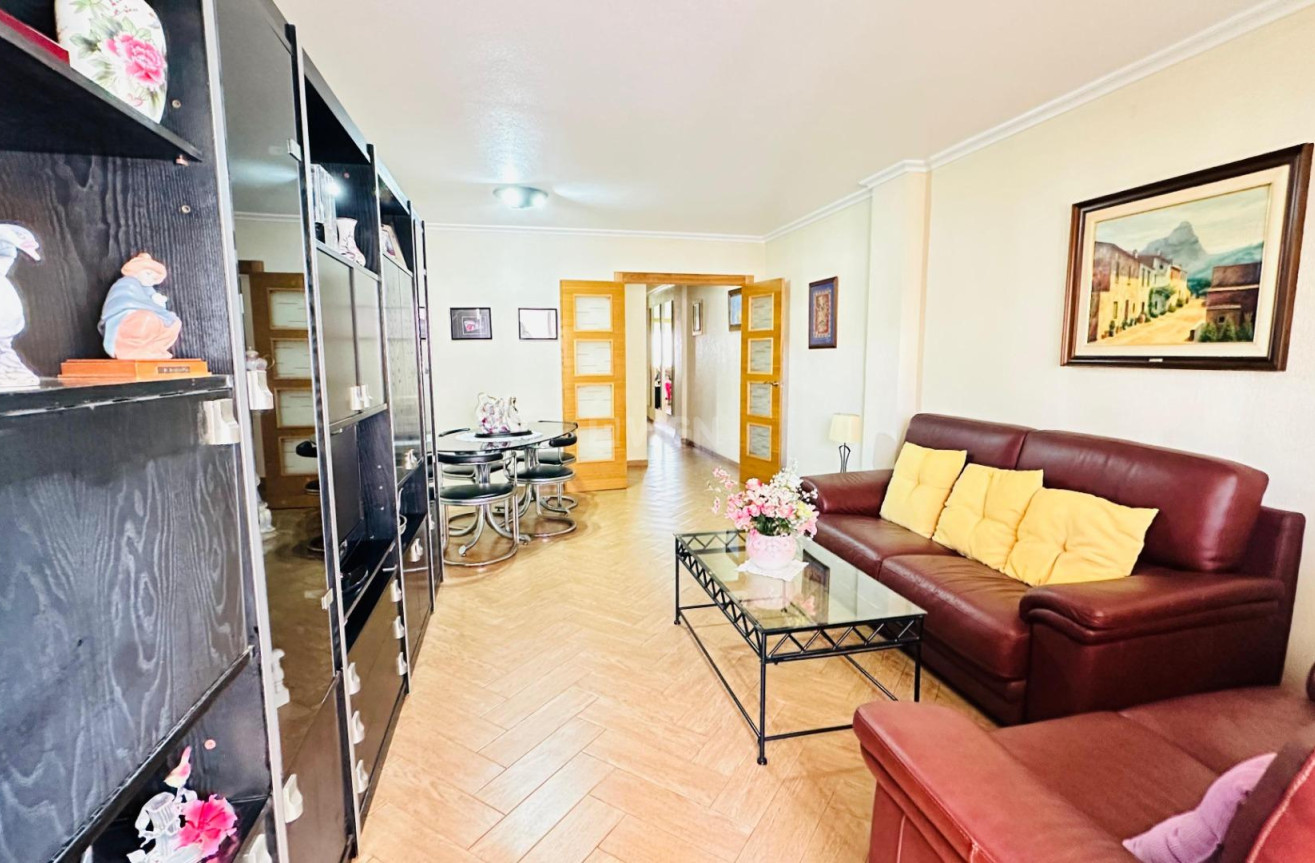 Odsprzedaż - Mieszkanie w bloku - Torrevieja - Centro
