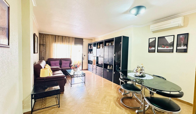 Odsprzedaż - Mieszkanie w bloku - Torrevieja - Centro