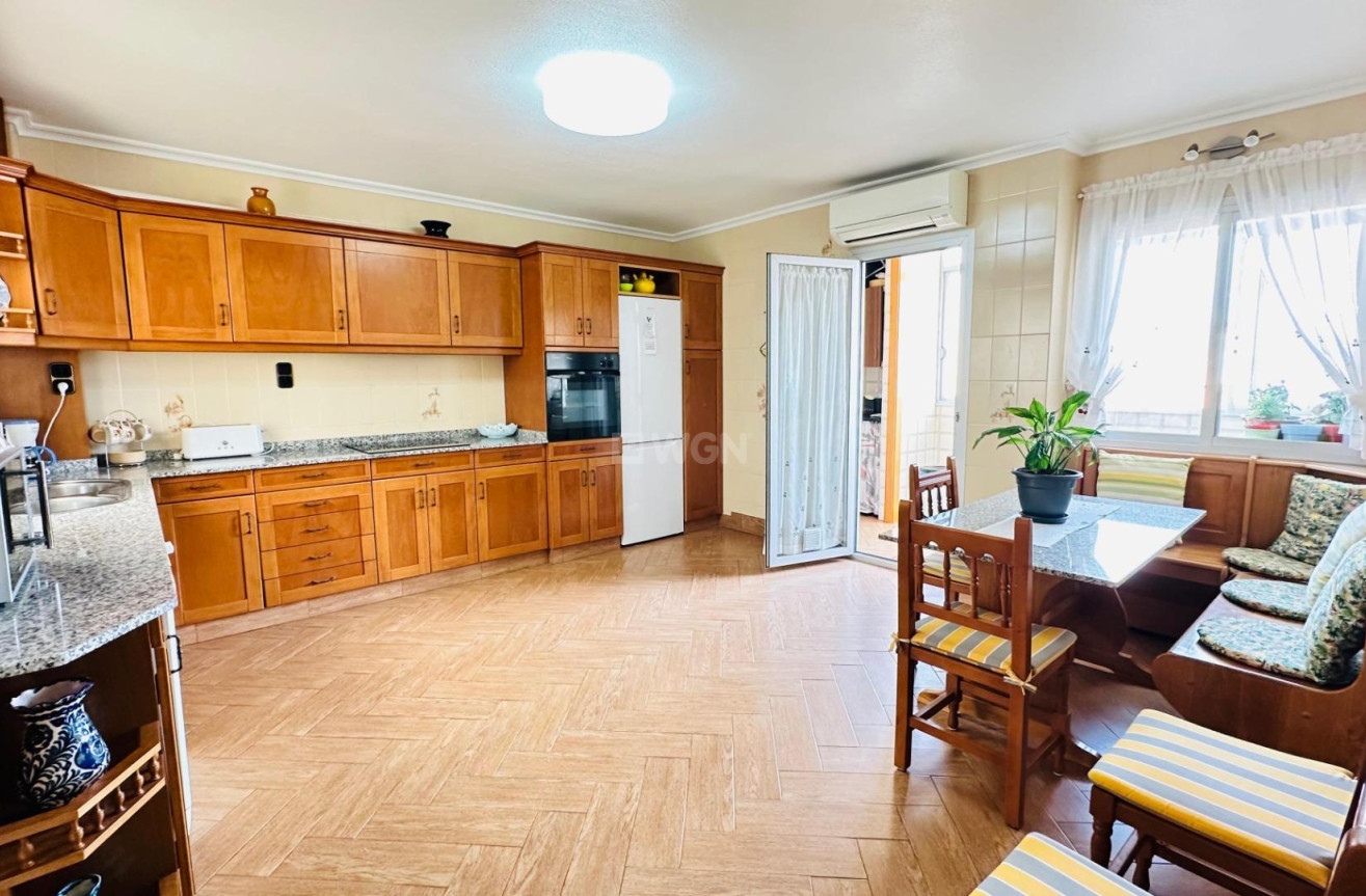 Odsprzedaż - Mieszkanie w bloku - Torrevieja - Centro