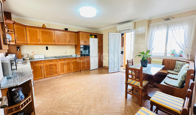 Odsprzedaż - Mieszkanie w bloku - Torrevieja - Centro
