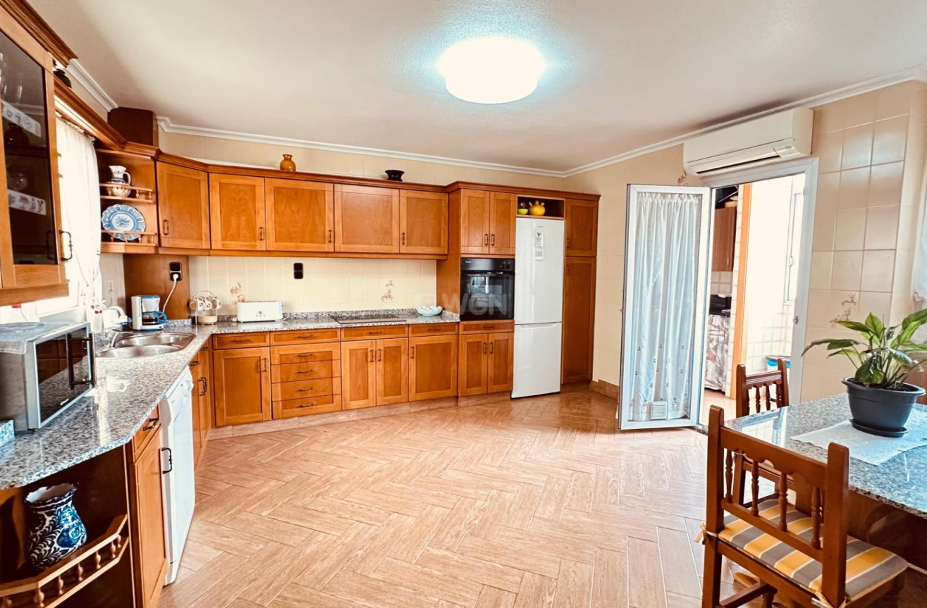 Odsprzedaż - Mieszkanie w bloku - Torrevieja - Centro