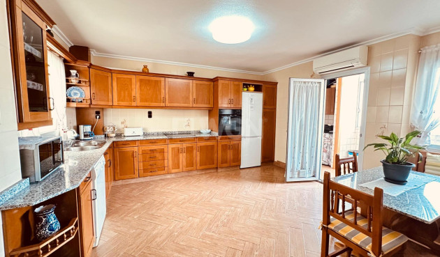 Odsprzedaż - Mieszkanie w bloku - Torrevieja - Centro