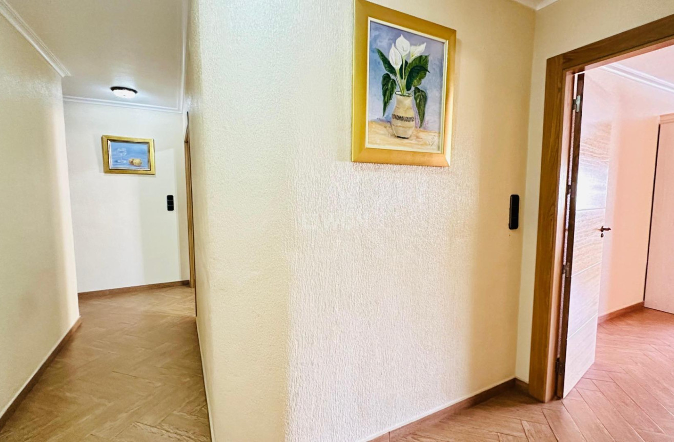 Odsprzedaż - Mieszkanie w bloku - Torrevieja - Centro
