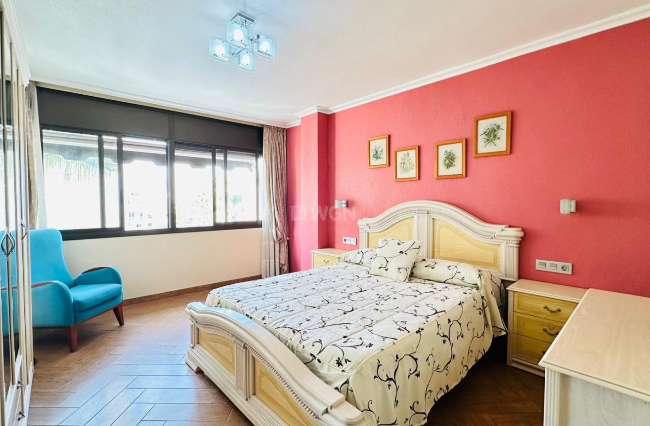Odsprzedaż - Mieszkanie w bloku - Torrevieja - Centro