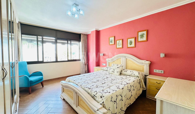 Odsprzedaż - Mieszkanie w bloku - Torrevieja - Centro