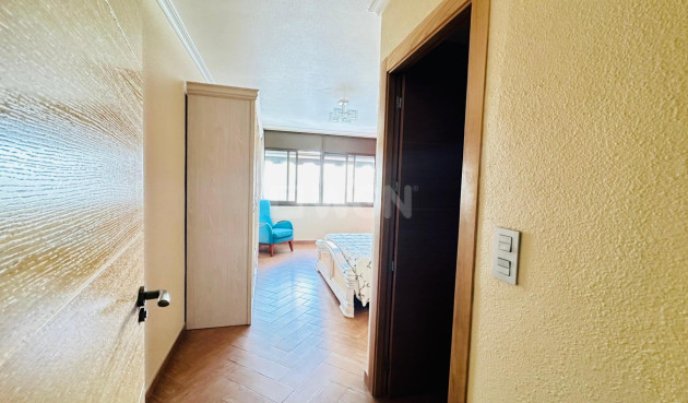 Odsprzedaż - Mieszkanie w bloku - Torrevieja - Centro