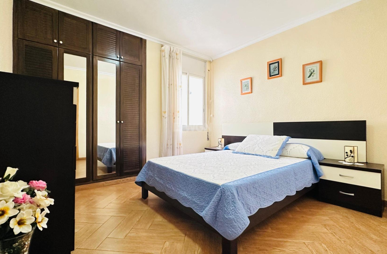 Odsprzedaż - Mieszkanie w bloku - Torrevieja - Centro