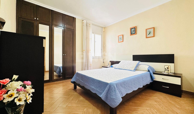 Odsprzedaż - Mieszkanie w bloku - Torrevieja - Centro