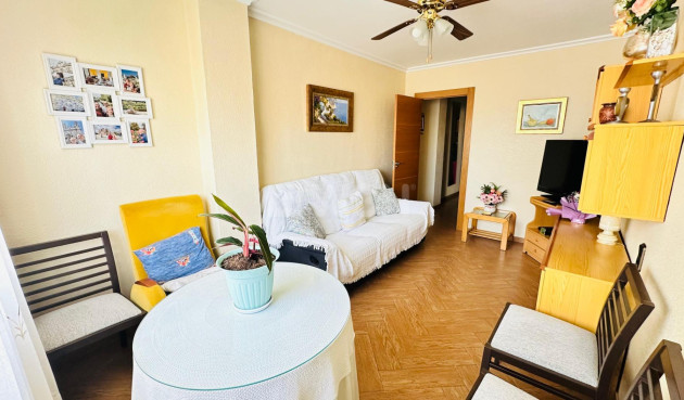 Odsprzedaż - Mieszkanie w bloku - Torrevieja - Centro