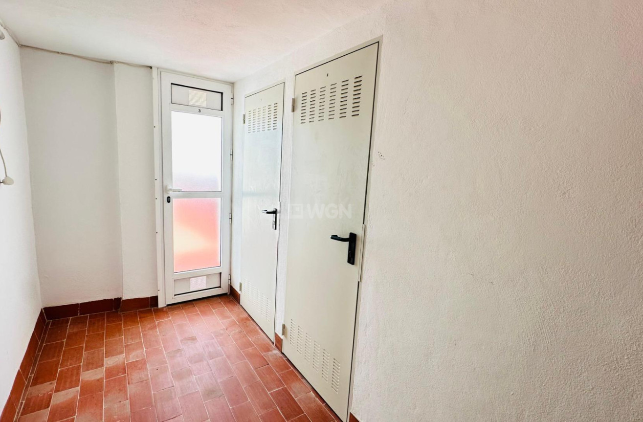 Odsprzedaż - Mieszkanie w bloku - Torrevieja - Centro