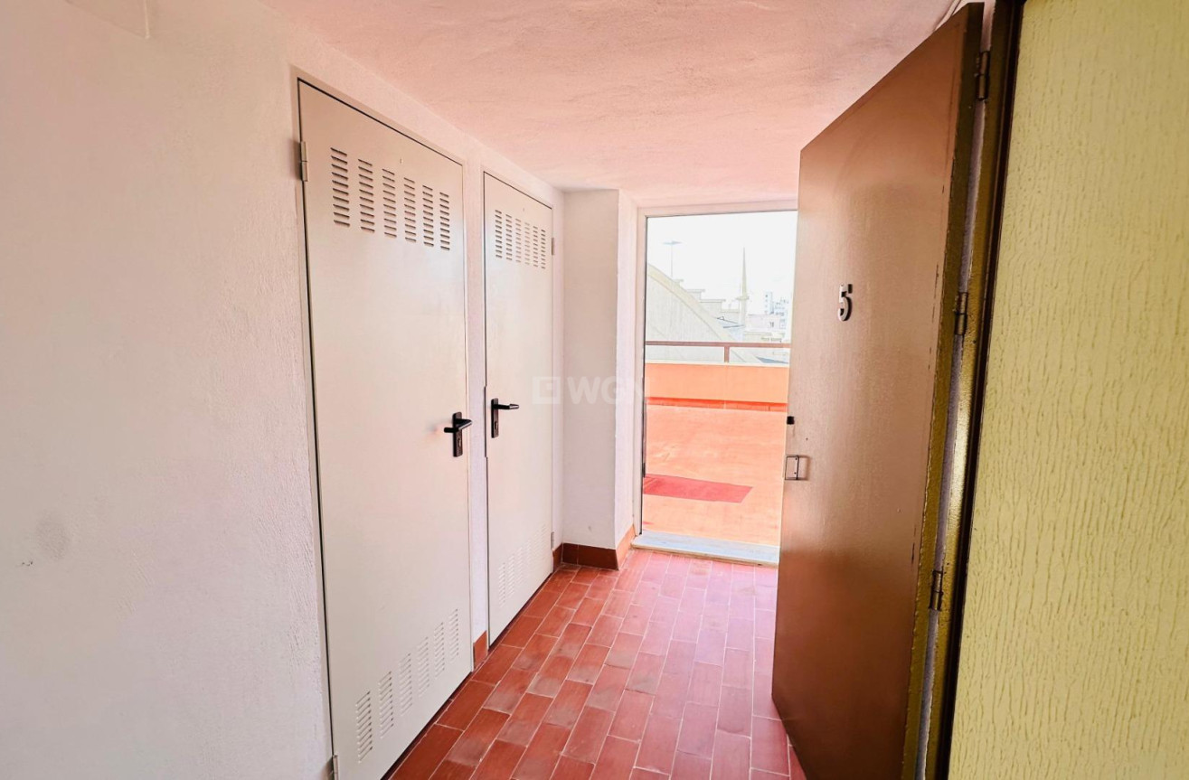 Odsprzedaż - Mieszkanie w bloku - Torrevieja - Centro