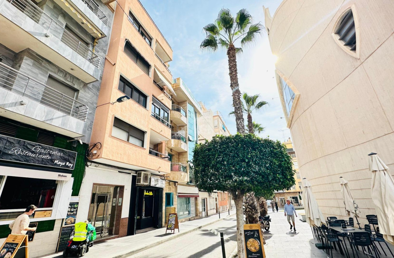 Odsprzedaż - Mieszkanie w bloku - Torrevieja - Centro