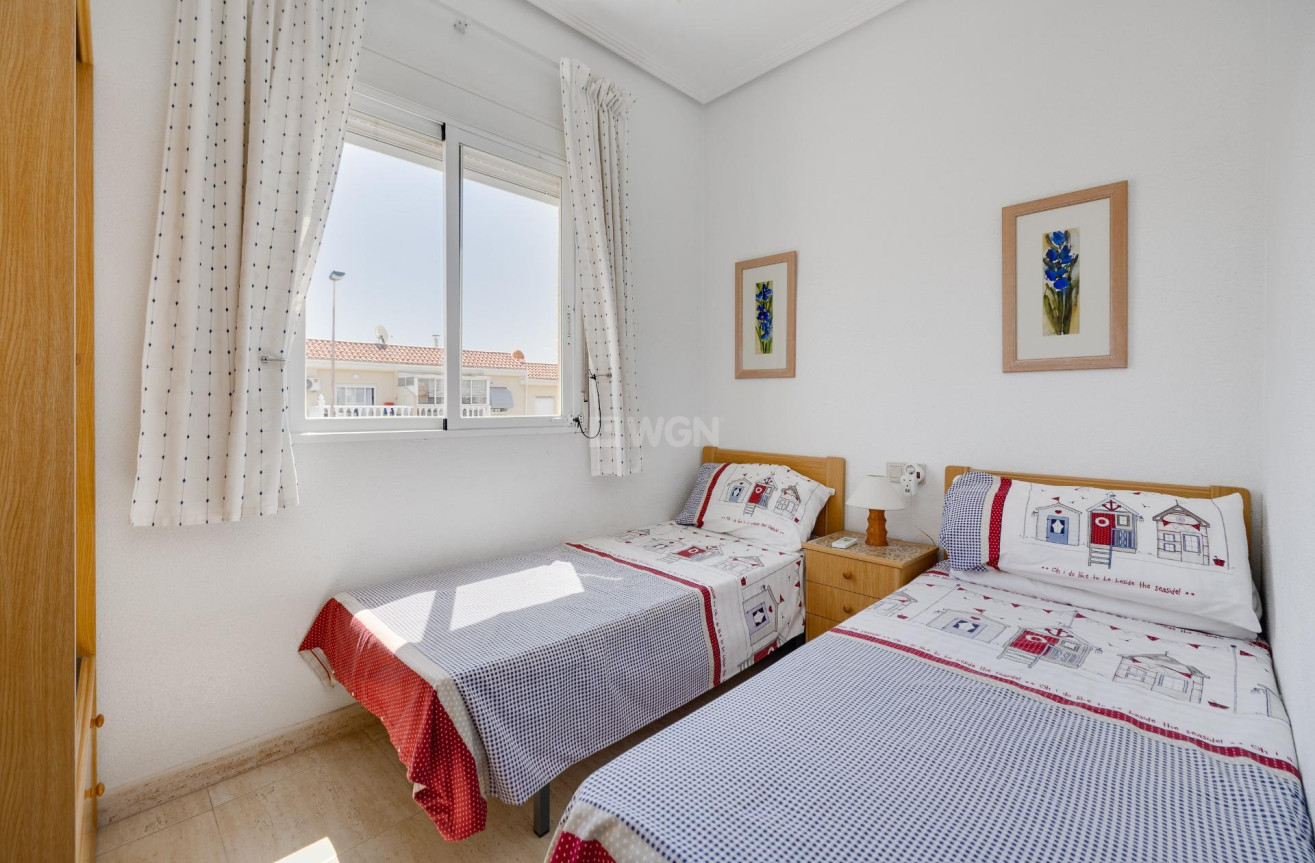 Odsprzedaż - Bungalow - Torrevieja - aguas nuevas