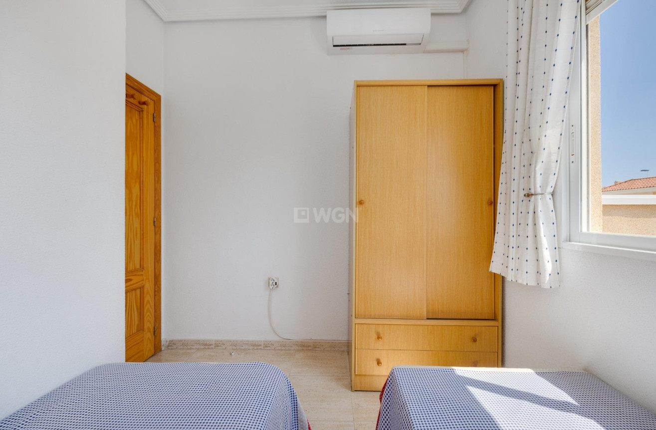 Odsprzedaż - Bungalow - Torrevieja - aguas nuevas
