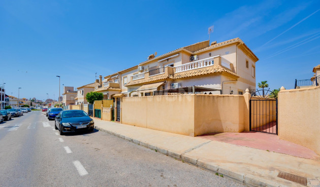 Odsprzedaż - Bungalow - Torrevieja - aguas nuevas