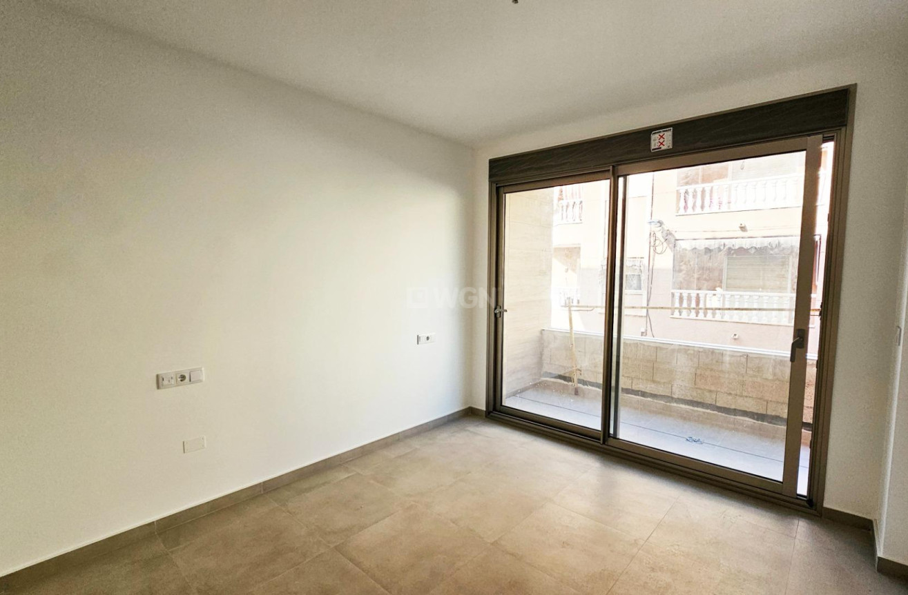 Odsprzedaż - Mieszkanie w bloku - Torrevieja - Paseo Maritimo