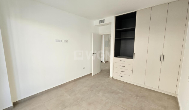 Odsprzedaż - Mieszkanie w bloku - Torrevieja - Paseo Maritimo