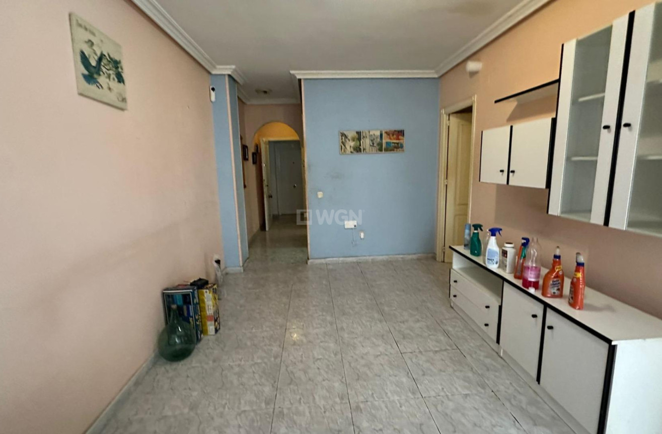 Odsprzedaż - Mieszkanie w bloku - Torrevieja - Estacion De Autobuses