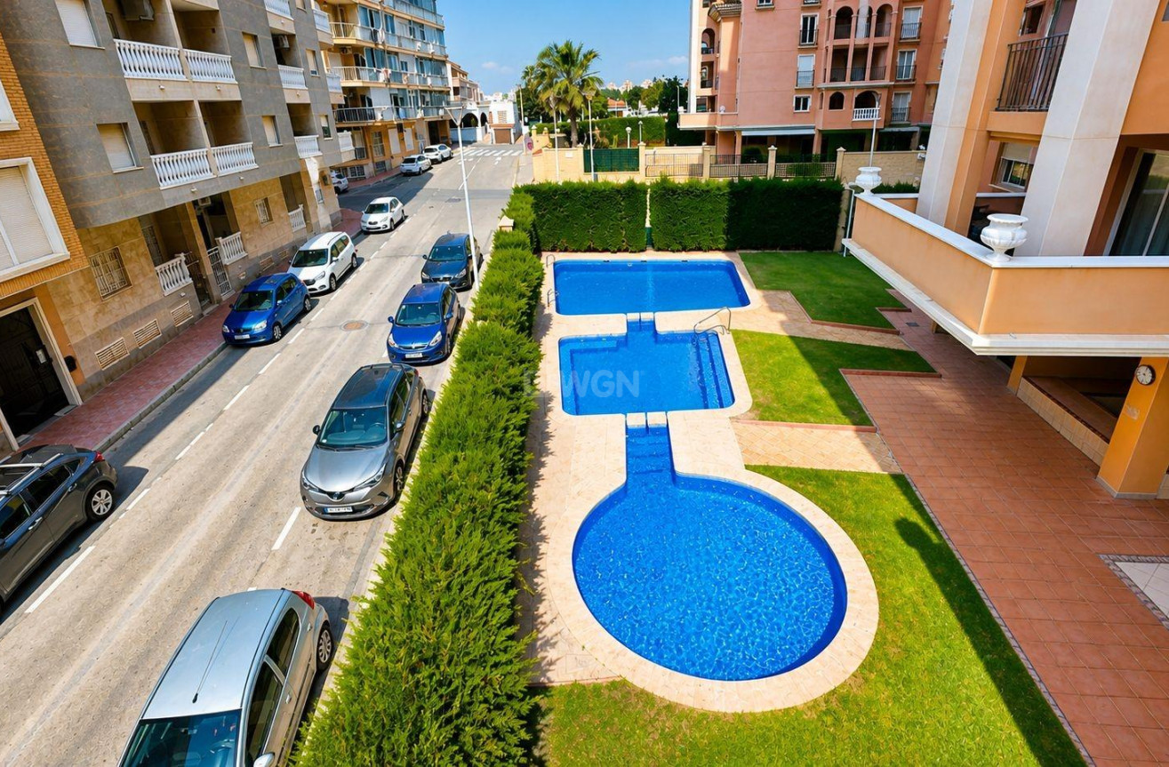 Odsprzedaż - Mieszkanie w bloku - Torrevieja - Los Frutales