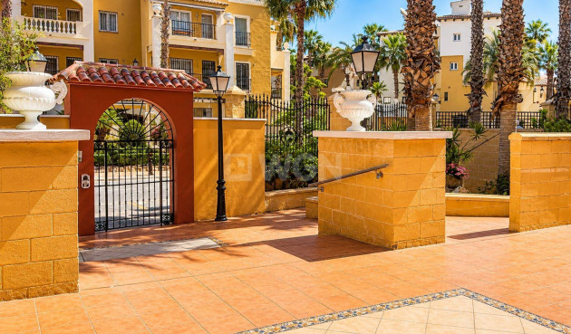 Odsprzedaż - Mieszkanie w bloku - Torrevieja - Los Frutales